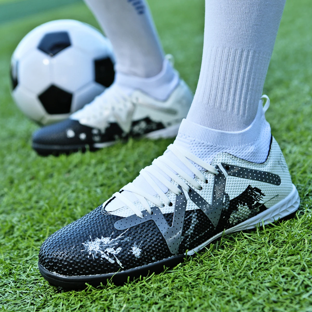 

Kid Friendly TF Turf Soccer Boots Soft PU Fabric Rubber Non-slip Sole Abrasion Resistant For Campus Sports Activities