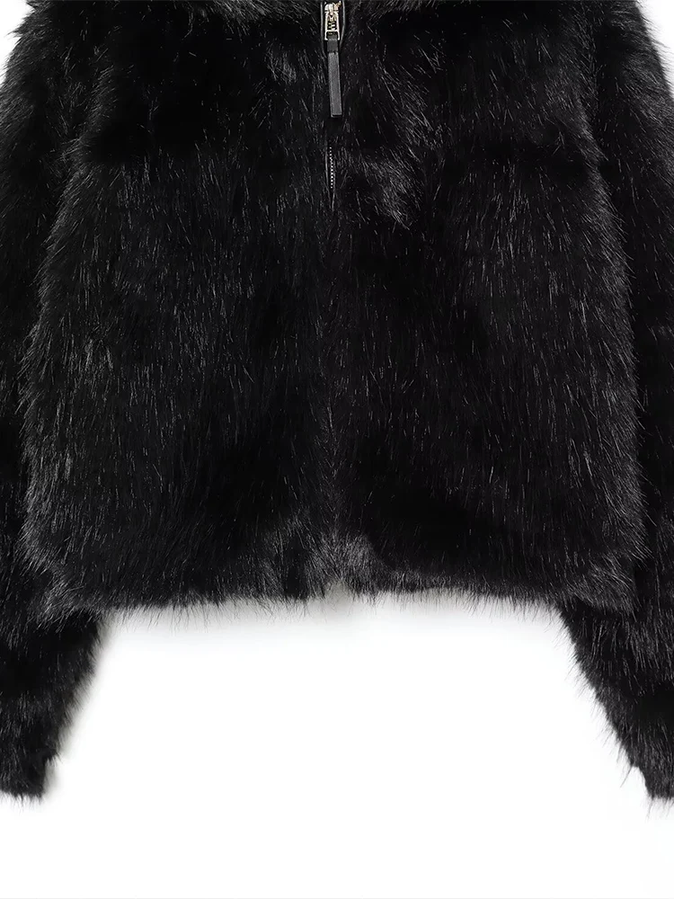 الطراز الأوروبي والأمريكي لشتاء 2025 وصل حديثًا ملابس نسائية عصرية ومتعددة الاستخدامات سترة من الفرو الصناعي بغطاء للرأس.