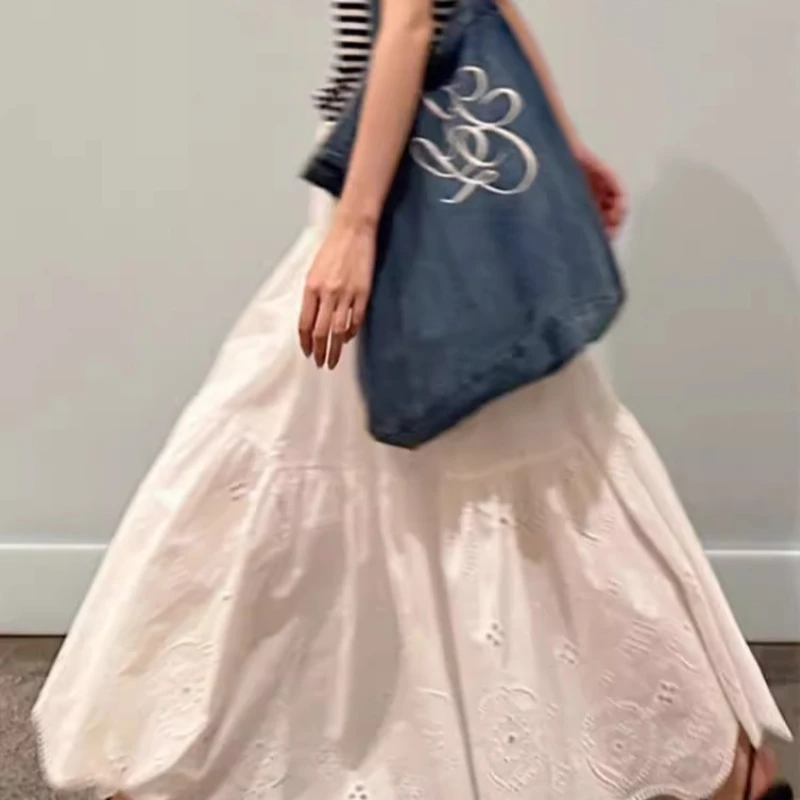 Mezza gonna bianca a fiori con gancio cavo per donna in estate, con un senso di lusso, elastico in vita, effetto snellente