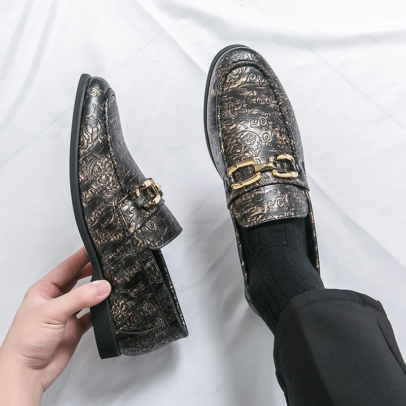 Men's fashionable casual business shoes with leather shoes a pair of bean shoes a unique skull print hairstylist leather shoes