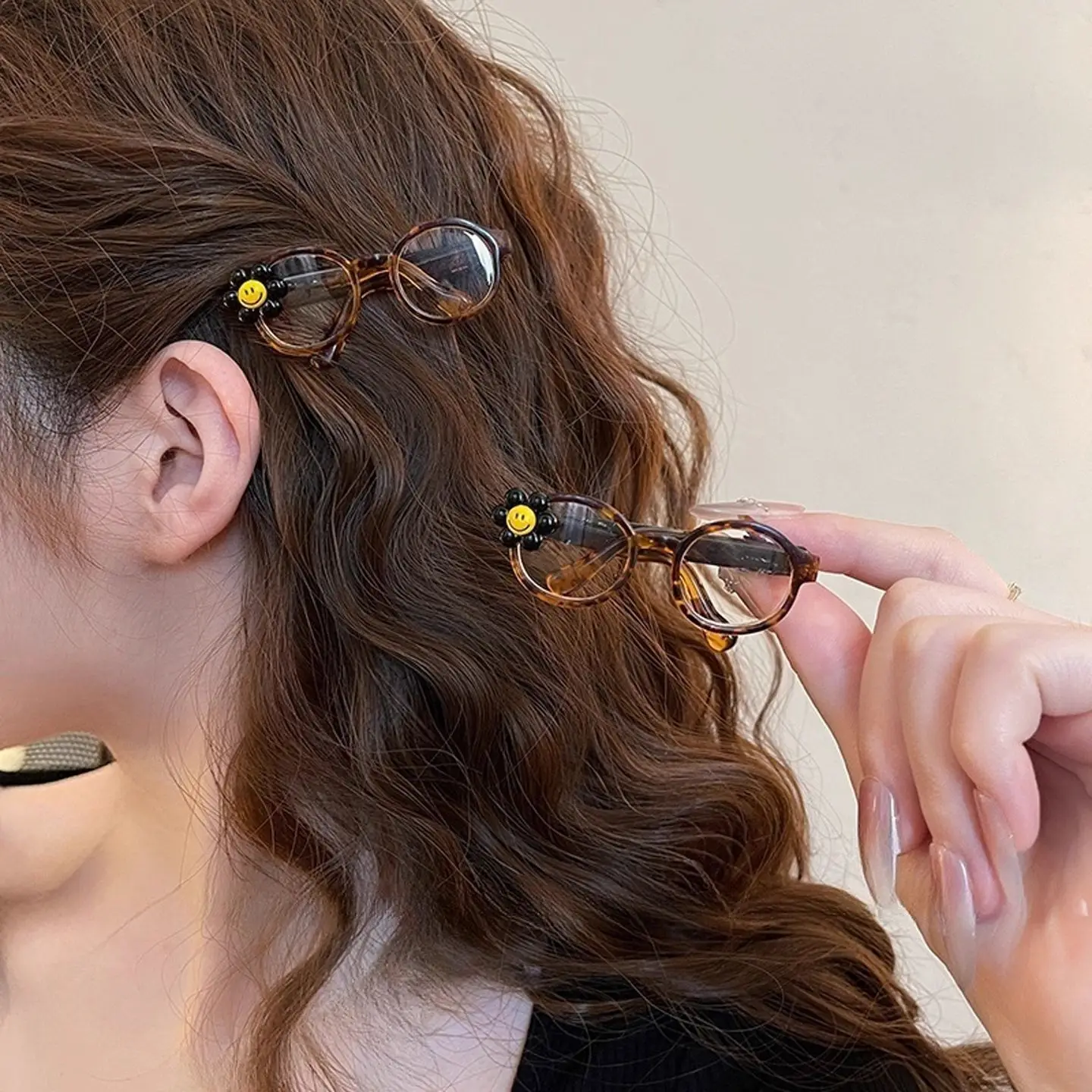 نظارات وجه مبتسم على طراز المصمم، دبوس شعر كرتوني مع مشابك جانبية، إكسسوار تصفيفة شعر جديد 2025، مشبك شعر مجعد للجبهة
