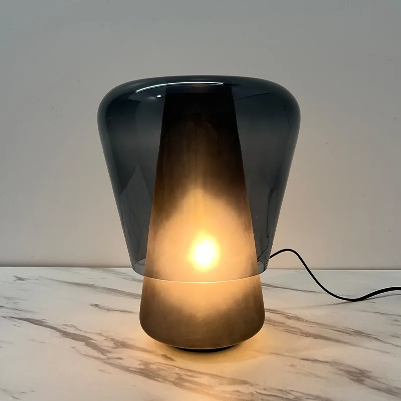 Modern simple bedroom bedside table lamp creative personality fashion high-end living room model club decorative table lamp