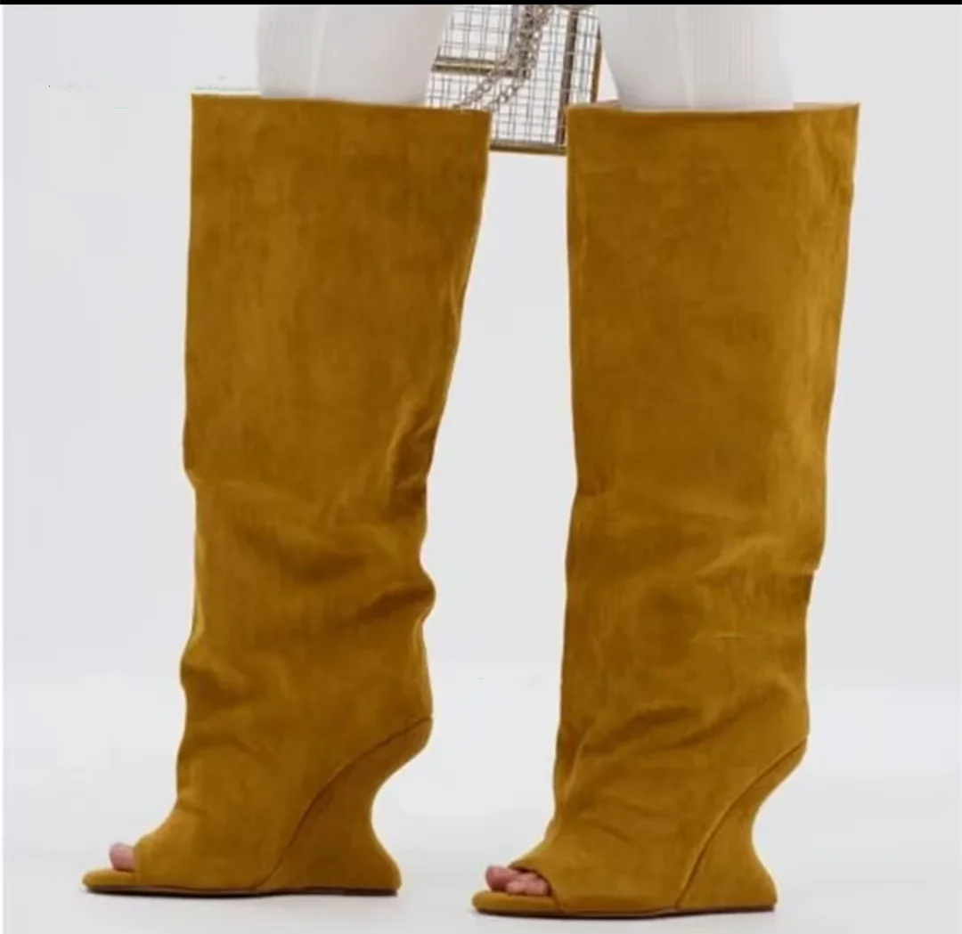 Thumbnail 4 - #17 Latest Middle Heels Offers