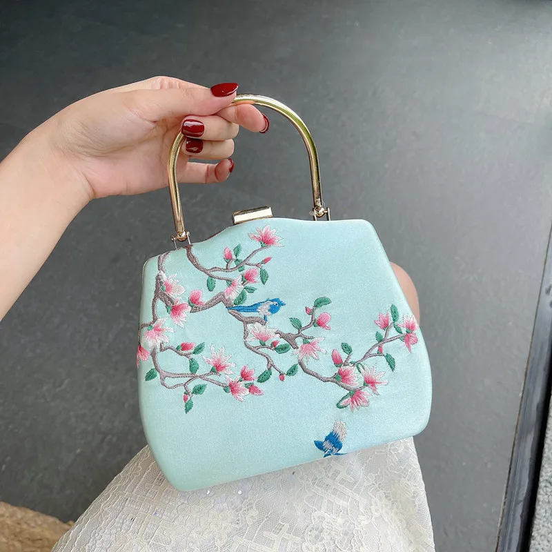 

2023 Brand Trend Designed Luxury Handbags For Women Evening Bags Clutches Cheongsam Style Classic Shell Bags for Girls