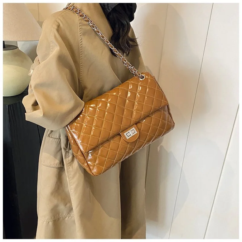 Stylish Ladies Messenger Bag Made Of Wave-Printed Leather Boasting Paris Casual Vintage Spacious Soft Neat Daily Look​