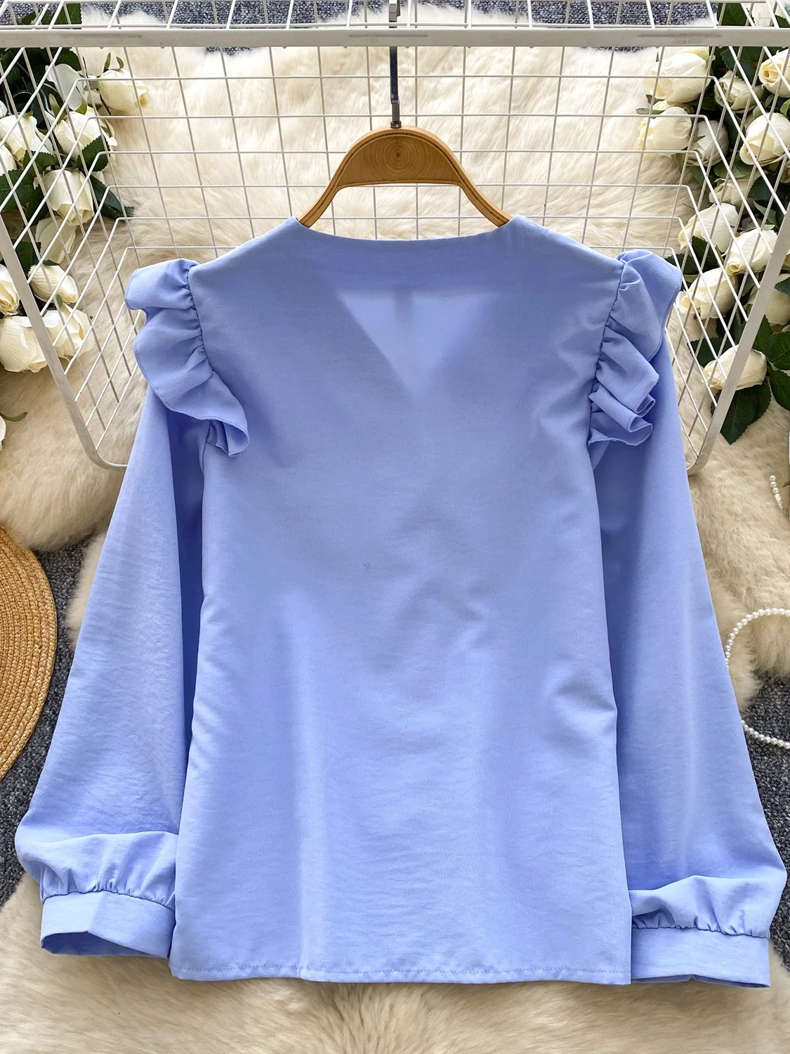 달콤하고 부드러운 스타일의 브이넥 스플라이스 긴팔 여성 셔츠 우드 엣지 브레이드 가을 패션 안티에이징 트렌디 탑