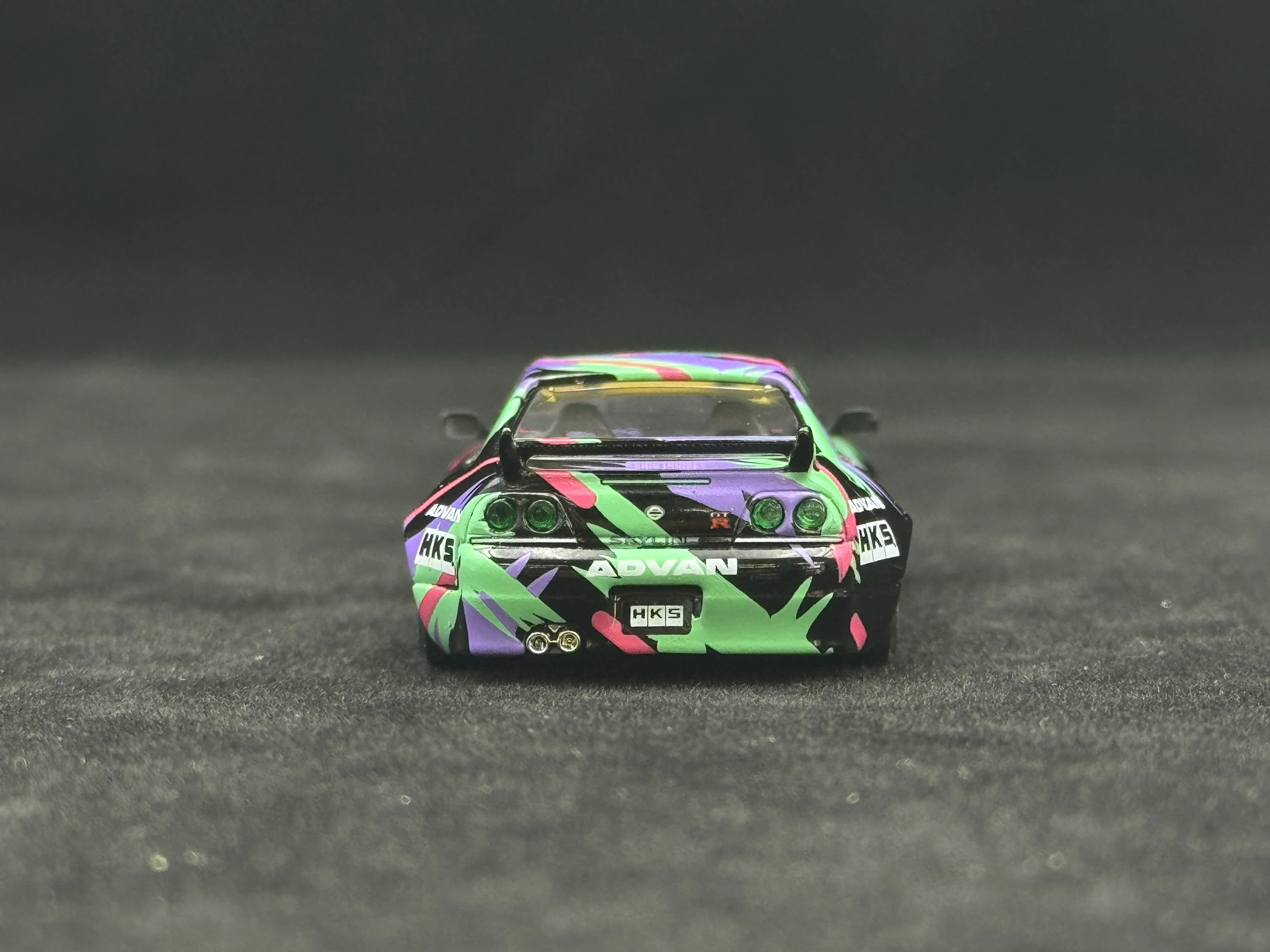 ダイキャスト 1:64 スケール カイドー ハウス129 # ミニGT-R R33 HKS合金製カーモデルコレクタブルおもちゃギフトお土産ディスプレイオーナメント