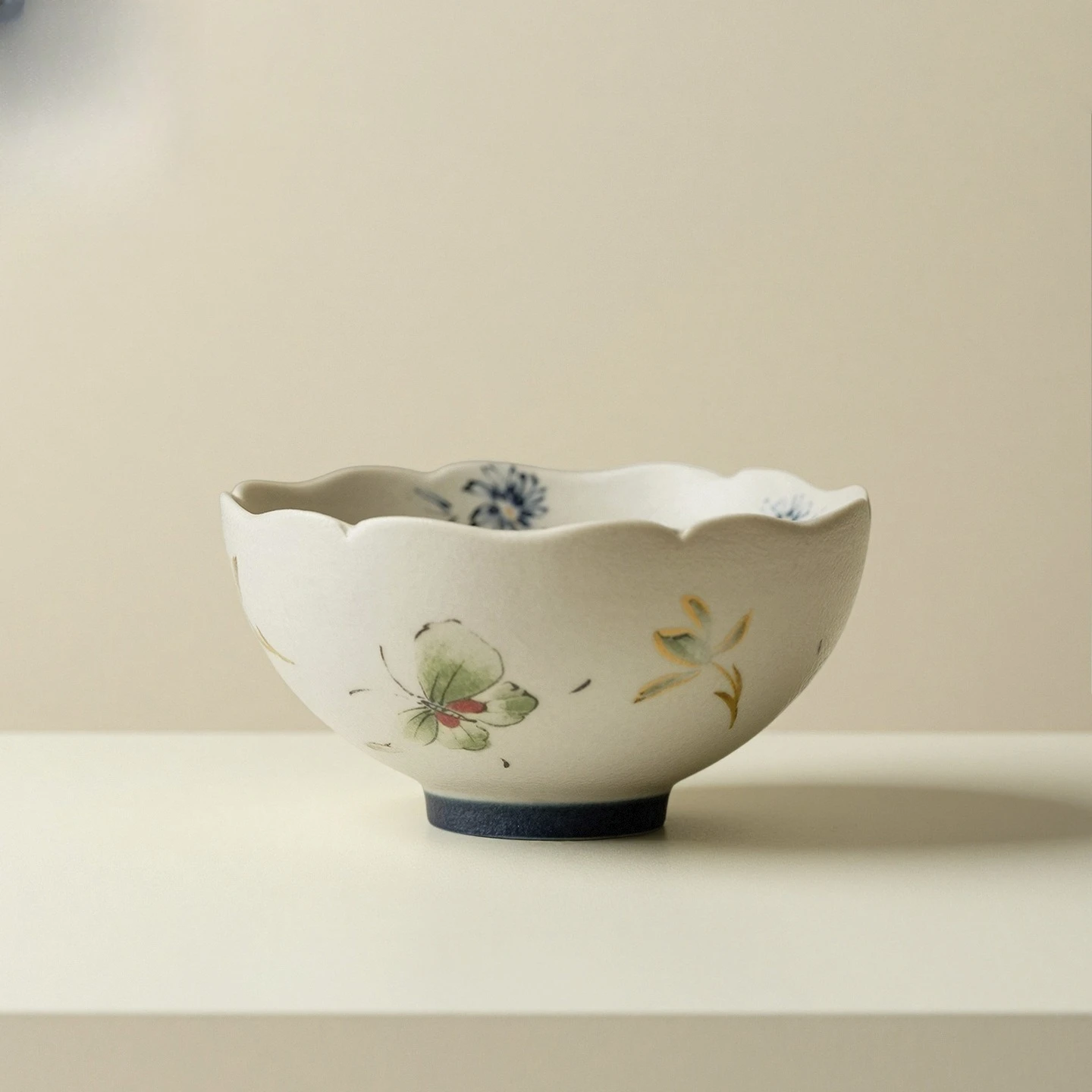 

Моти сине-белый фарфоровый золотой бабочка орхидея цветочная чайная чашка китайский кунг-фу чайный сервиз для домашнего использования