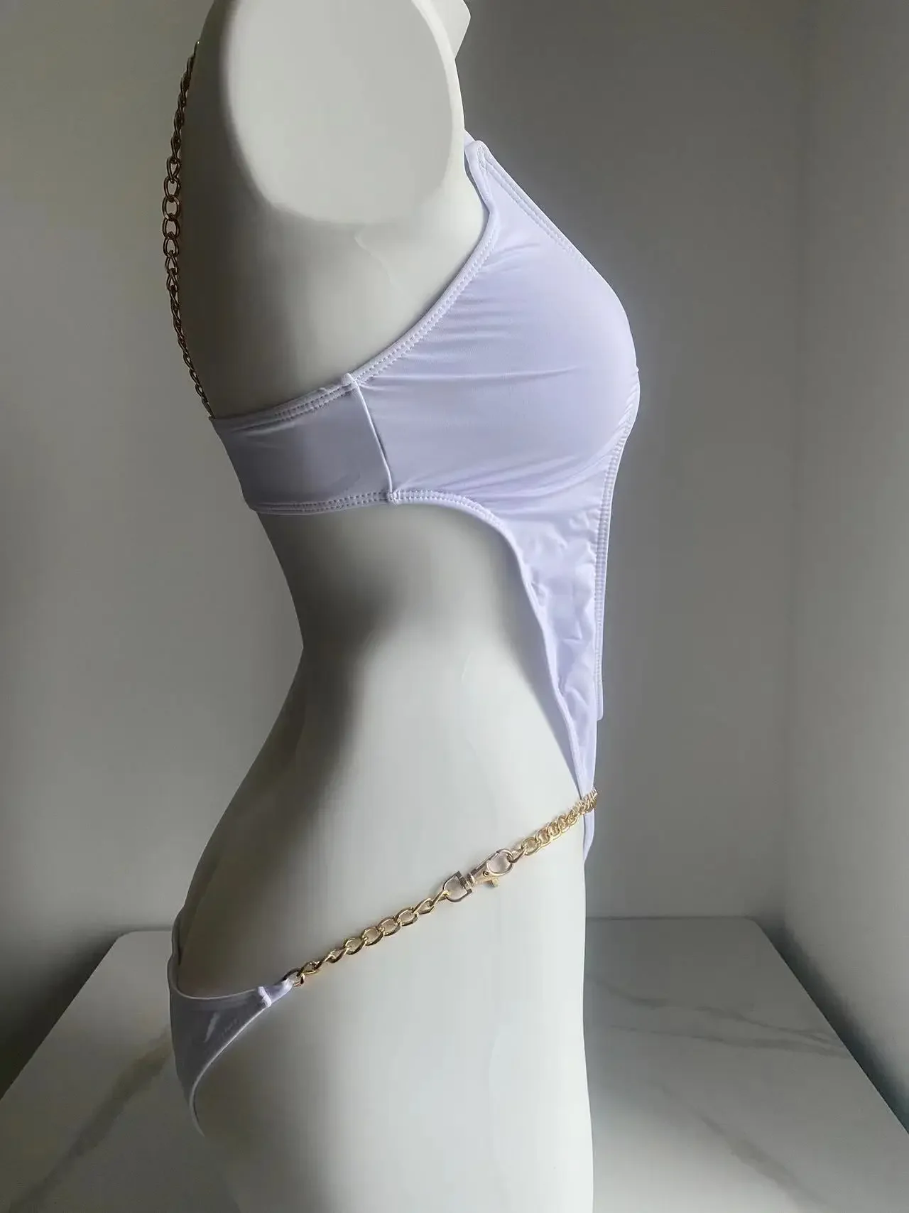 2024 Damen-Badeanzüge, aushöhlen, rückenfrei, Ketten, Monokini, einteiliger Badeanzug, Damen-Bademode, Mikro-Bikinis, solide Badeanzüge