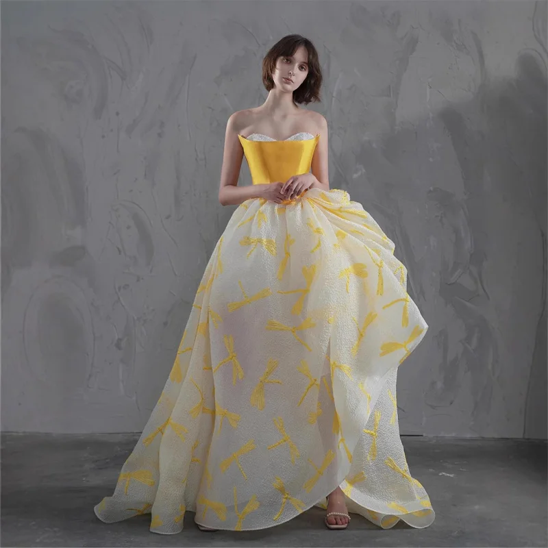 الراقية الخفيفة الفاخرة حمالة المتخصصة نخب ثوب الزفاف ثوب الزفاف