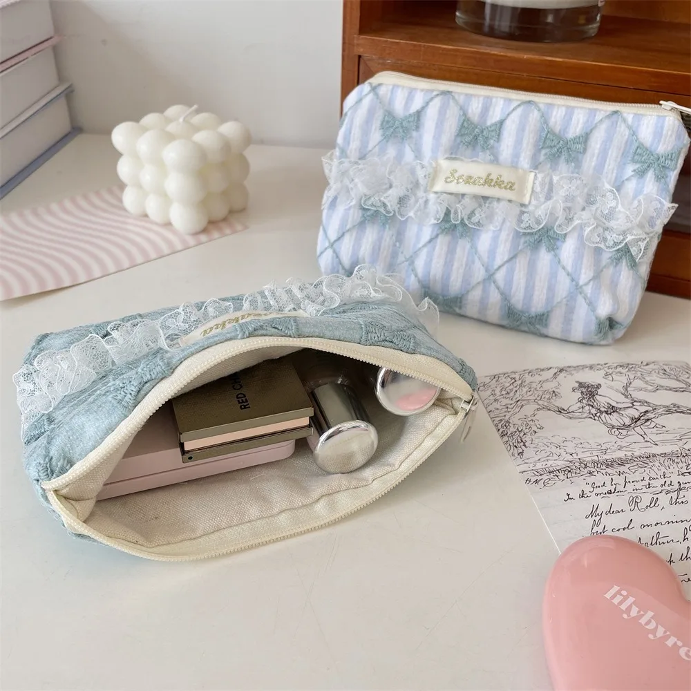 

Portable Lace Coin Purse Floral Pattern Multifunctional Makeup Bag Large Capacity Makeup Lipstick Storage Bag