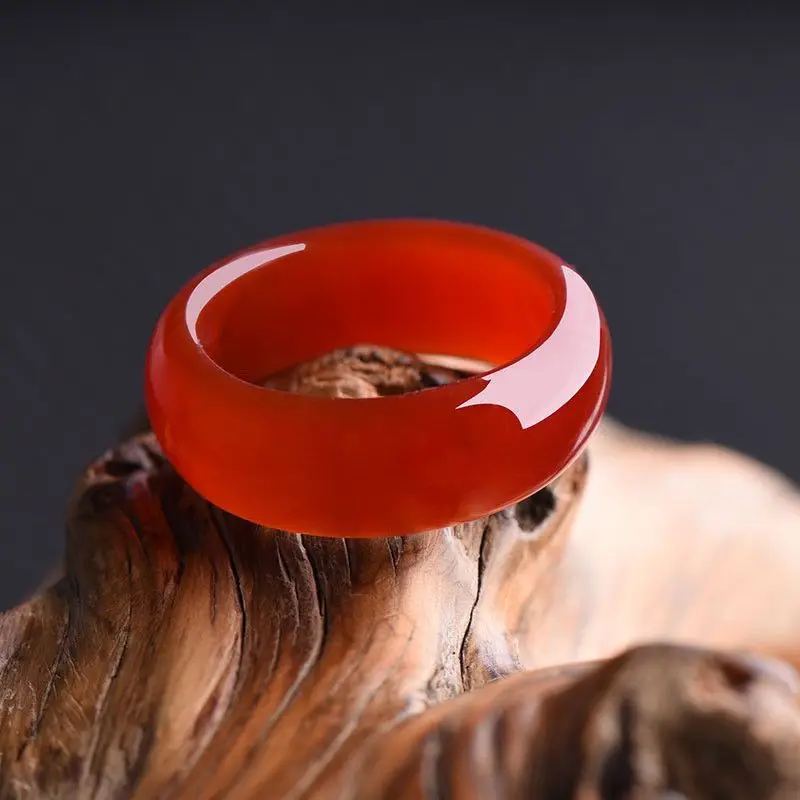 

The New Agate Lucky Domineering Ring Is Beautifully Polished for Men and Women.