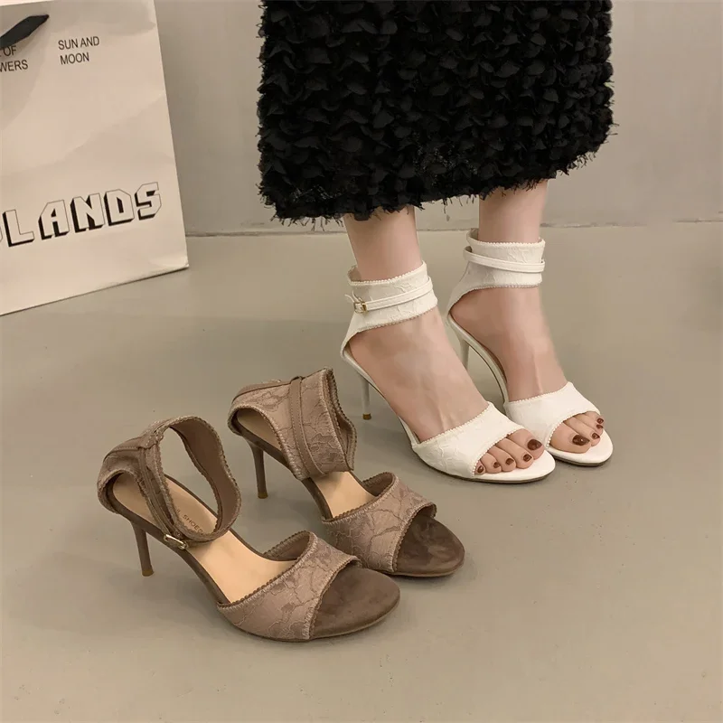 

Новые модные женские сандалии Xiaoxiang в женском французском стиле с одним ремешком, женские легкие туфли на тонком каблуке с квадратным носком