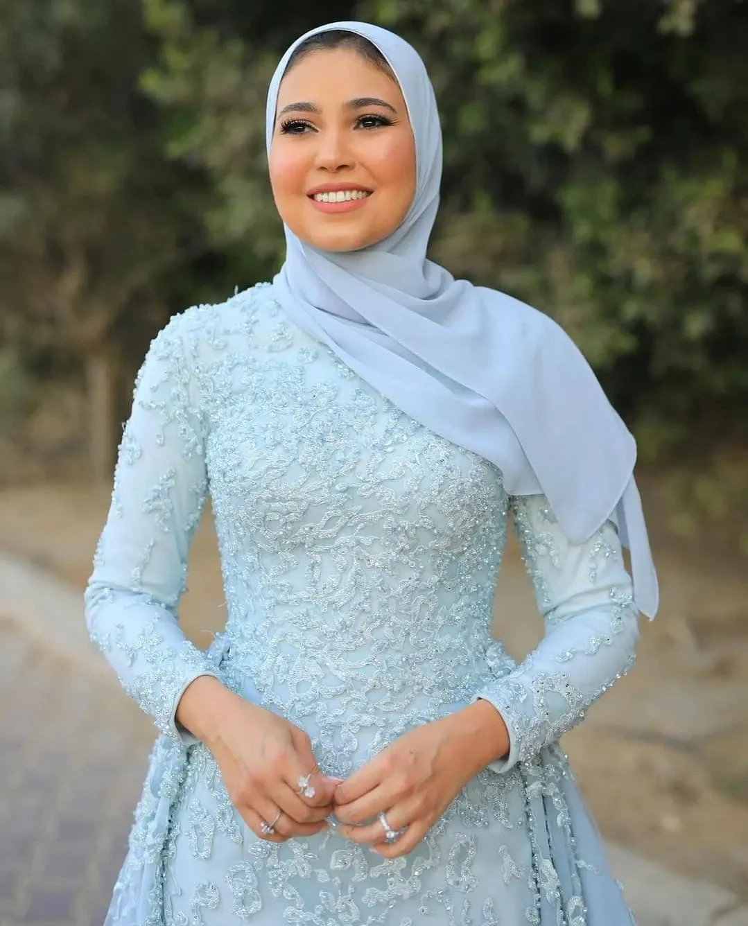 ライトスカイブルーのムスリム向けビーズレースのイブニングドレス、ハイネック、アップリケ付き、ロングスリーブ、マーメイドプロムガウン、取り外し可能なトレーン付き