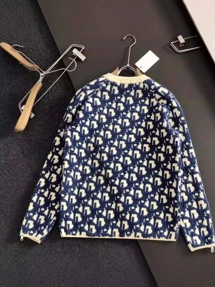 سترة محبوكة للرجال مطرزة بالزهور وسحاب تصميم كاجوال مستدير Ne بلوفر ناعم من مزيج النايلون والبوليستر طويل Sve #2