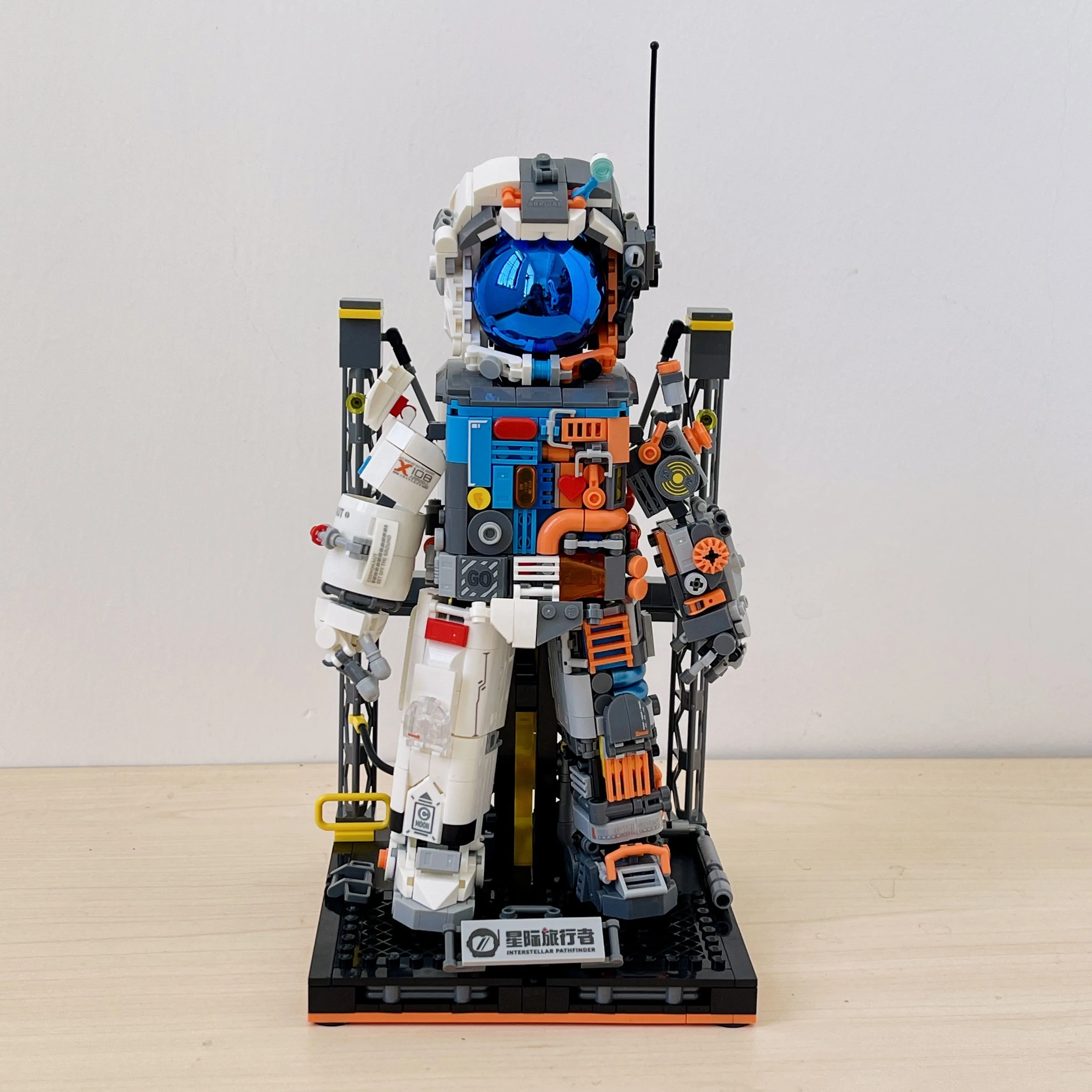 

Technology Spaceman Models Building Blocks MOC Mini Semi-Mechanical Astronaut Toy Kit for Boys Children Holiday Gift