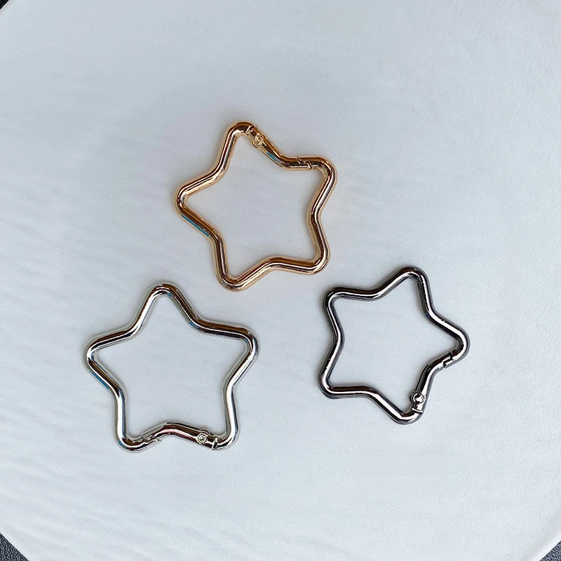 1 قطعة مشبك سلسلة مفاتيح من الألومنيوم على شكل نجمة خماسية