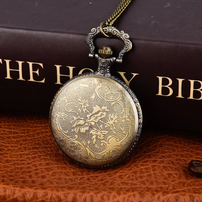 Vintage Luxury Skeleton Life of Tree Carving Quartz Pocket Watch for Men Women Engraved Fob Chain Bronze Clock for Collection