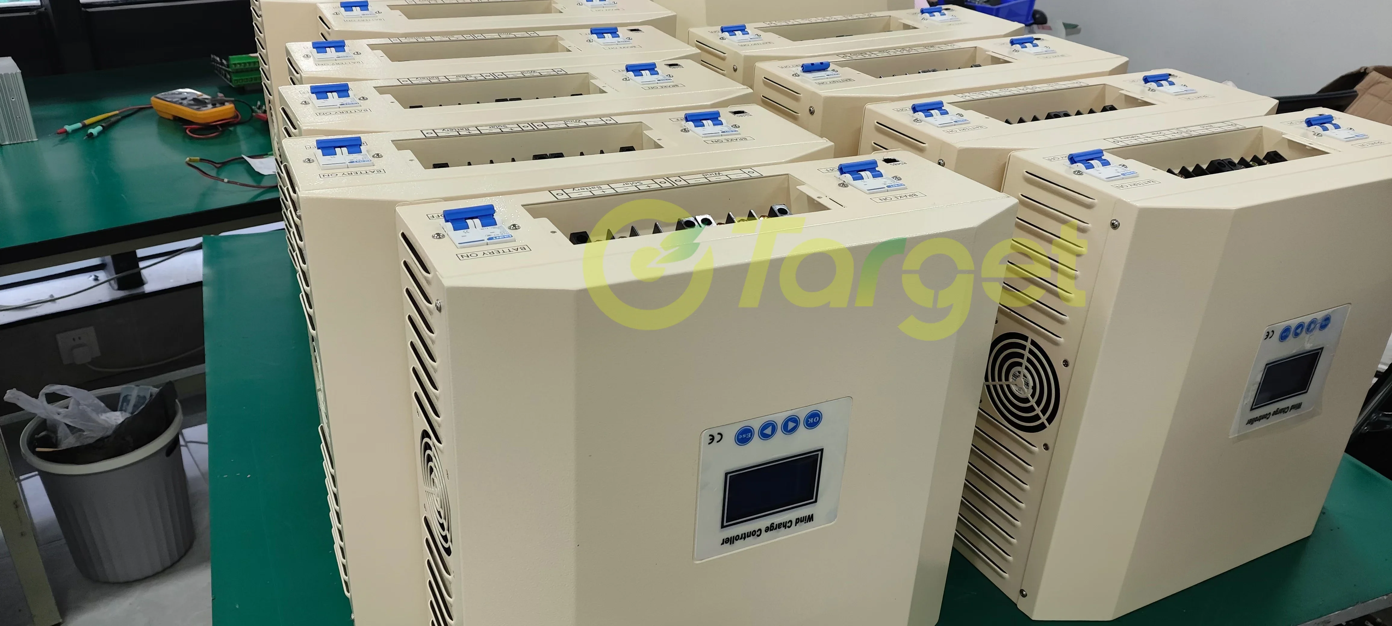 جهاز التحكم بالشحن الهجين 3000 واط 10000 واط 20KW 25KW 60 فولت 230 فولت 120 فولت لوحة طاقة شمسية مولد الرياح منظم للنظام المنزلي Lifepo4