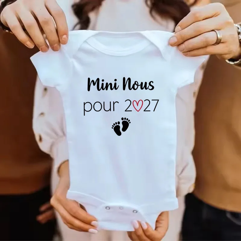 Mini Nous Pour 2027 Baby Announcement Clothes Newborn Baby Bodysuits Summer Boys Girls Romper Body Pregnancy Reveal Clothes