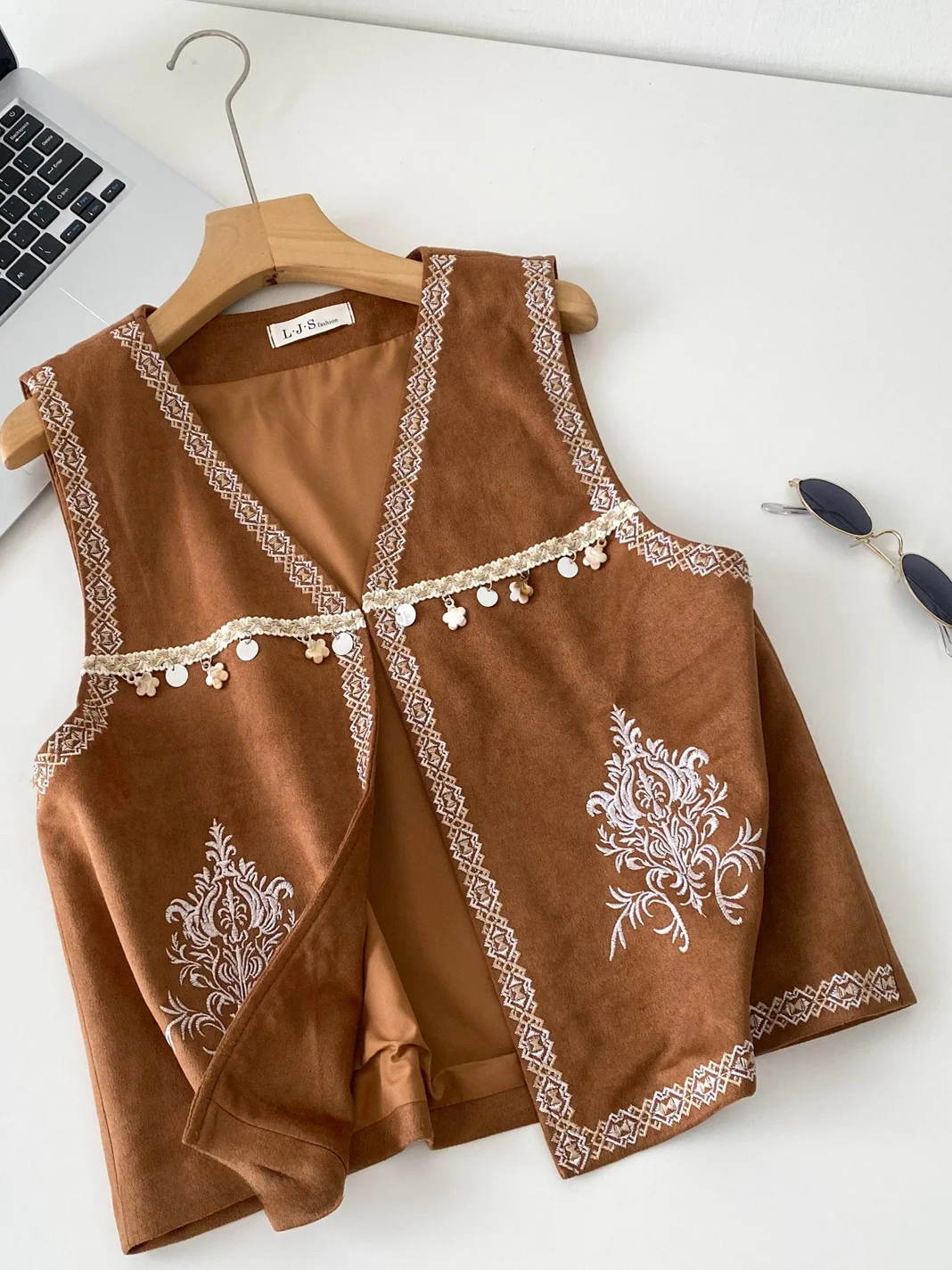 

Бархатный тюнер ручной работы с бахромой и v-образным вырезом на пуговицах из кожи оленя в стиле ретро, женская осенняя верхняя одежда, жилет, пальто