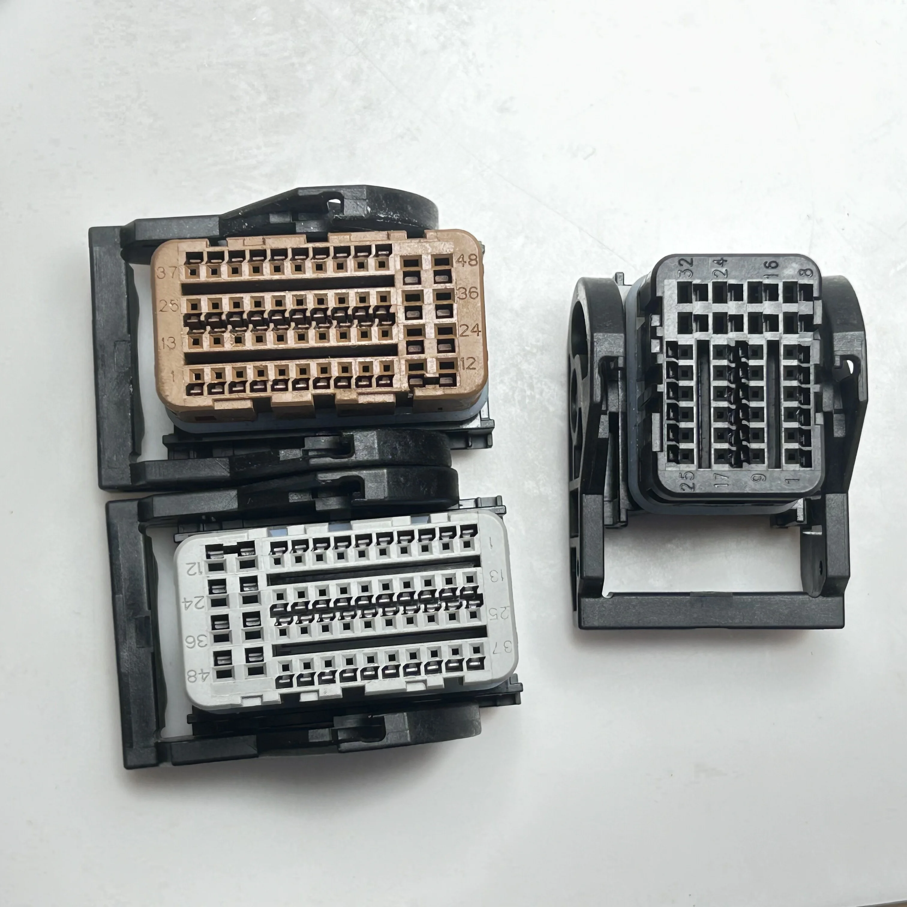 Original 128-pin automotive connector plug, housing, and wire harness