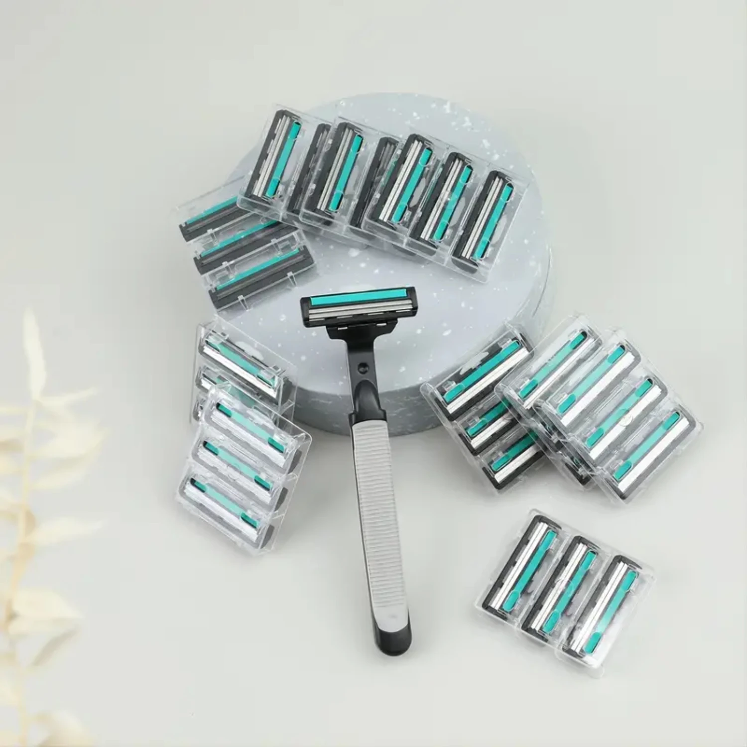 Razor Holder with Skin Guard Included + 30 Replacement Blades - Perfect for Shaving and Skin Protection