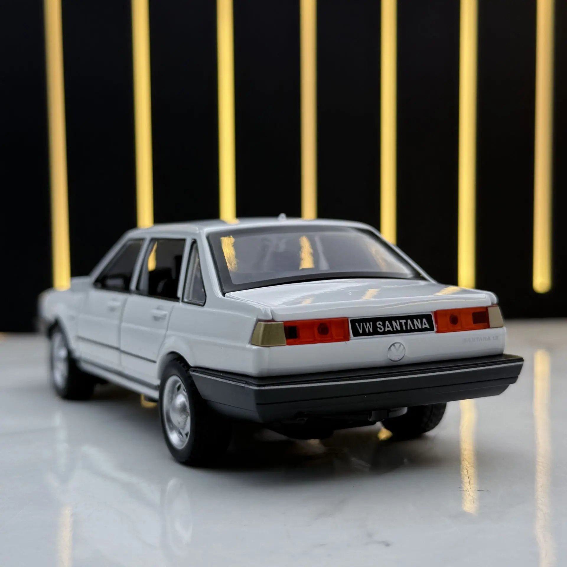 NEW 1:32 레트로 산타나, 소리와 빛이 나는 풀백 장난감 자동차, 사운드 모델, 장식용 선물