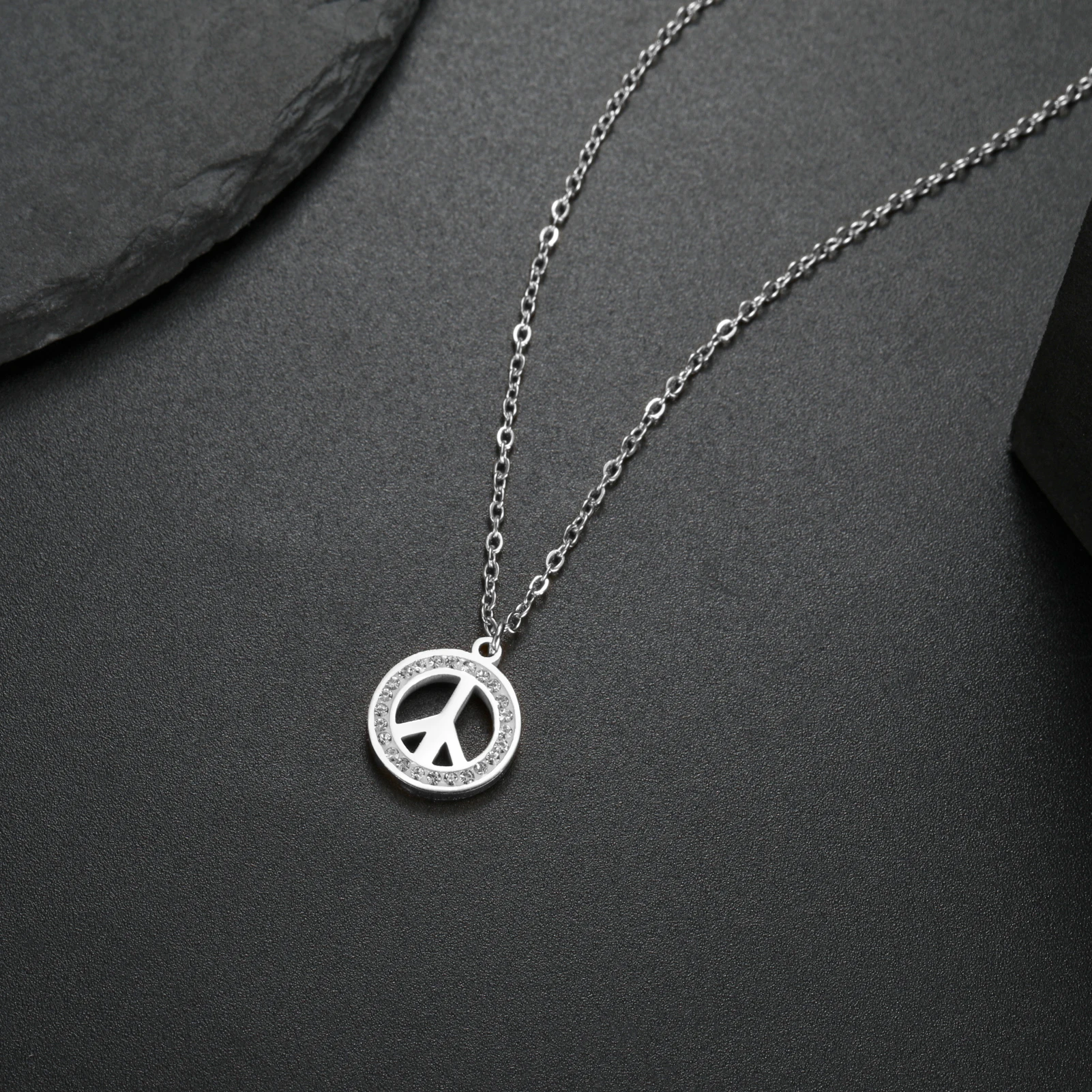 COOLTIME Edelstahl Frieden Symbol Halskette für Frauen Mode Runde Zirkon Kette Anhänger Amulett Schmuck Geschenk Großhandel – Detail 10