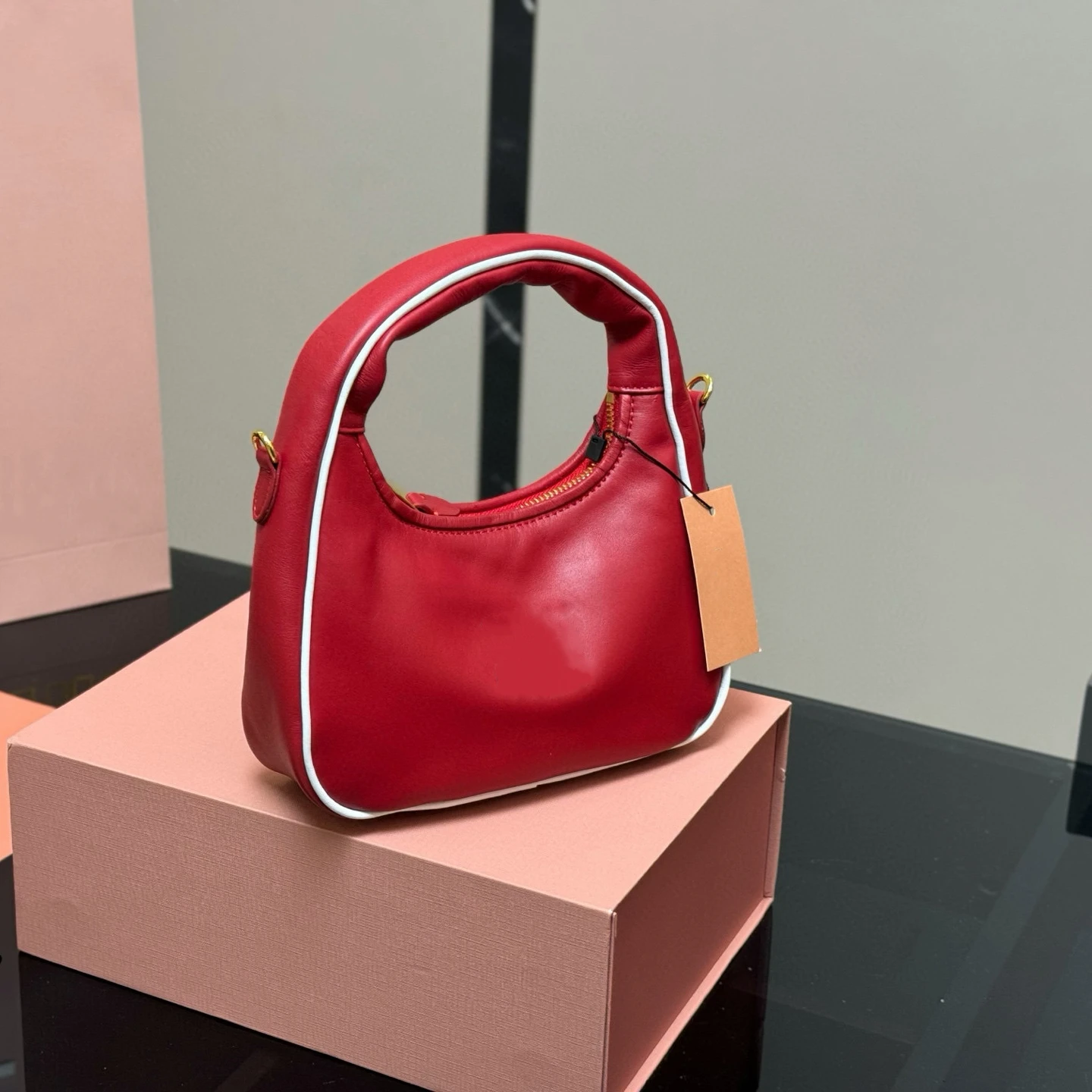 

New real leather white edge crescent bag retro fashion one-shoulder underarm bags semi-concave shape portable cloud Women's bag