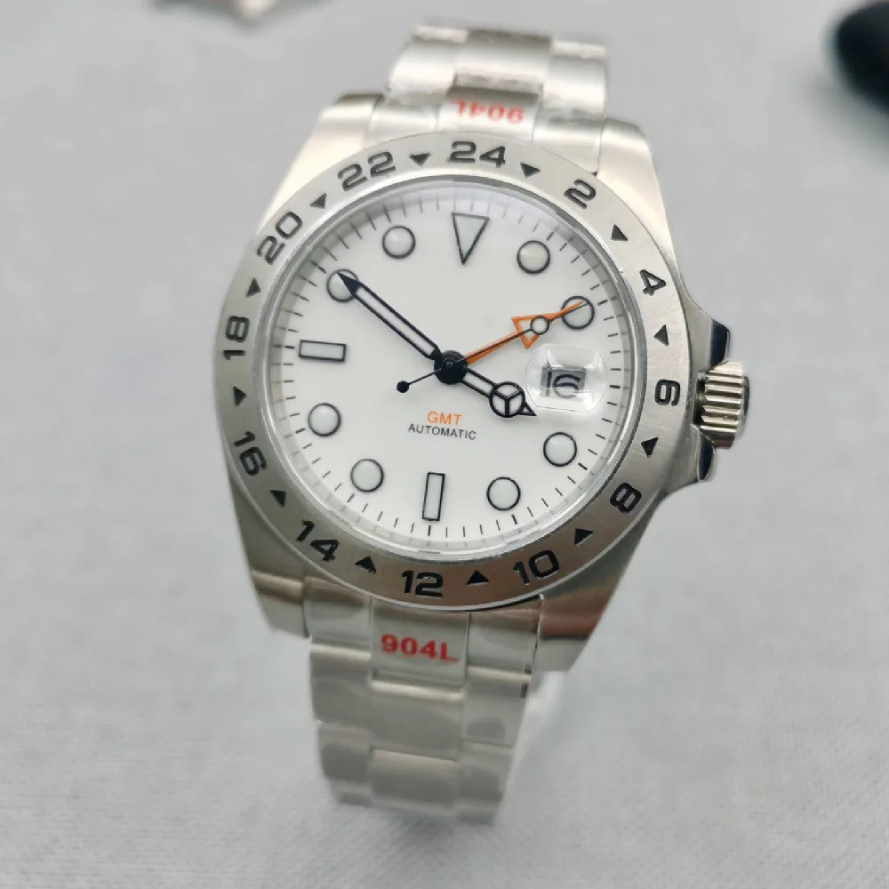 นาฬิกาสเตนเลสสตีลกระจกแซฟไฟร์40มม. 43มม. แสดงสองโซนเวลาการเคลื่อนไหวอัตโนมัติ Nh34gmt ญี่ปุ่น
