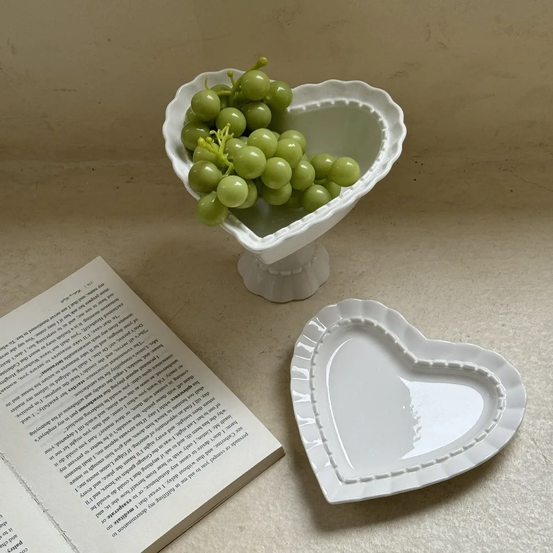 

Embossed love heart type high foot fruit tray living room decoration fruit tray candy cake dessert tray