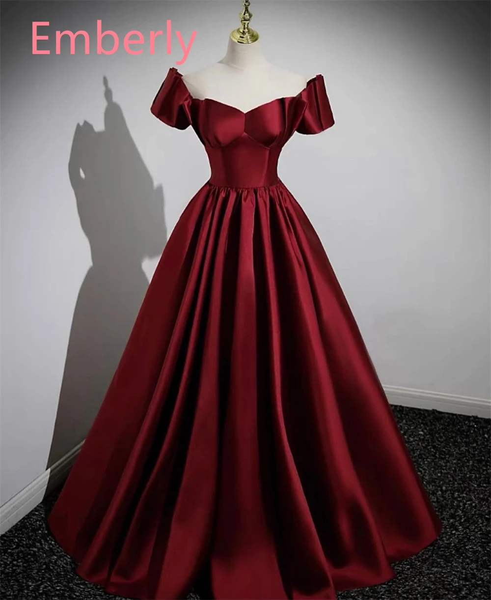 ที่กําหนดเองอย่างเป็นทางการ Burgundy ซาตินชุดราตรีคอปิดไหล่แขนกุดชุดคุณภาพสูง Celebrity Gowns