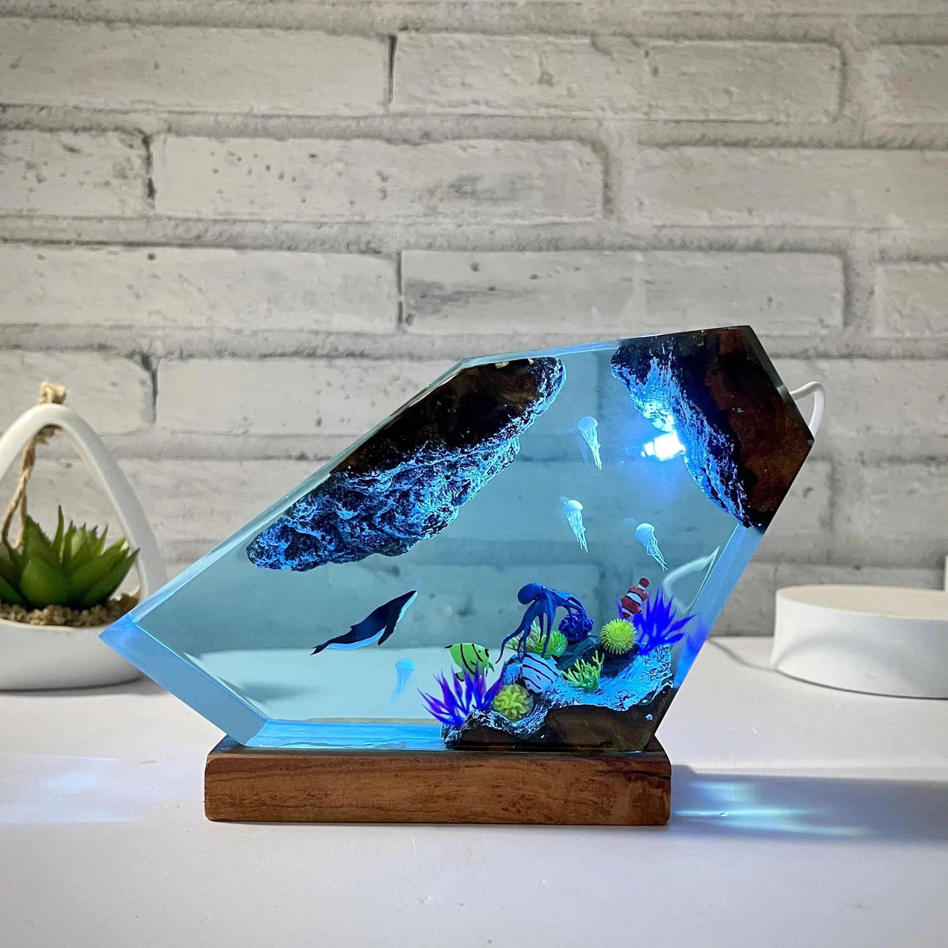 Seabed World Organism Resin Table Light Art Decoration Lamp Whales and jellyfish Night Light Creative USB charge night light Gif