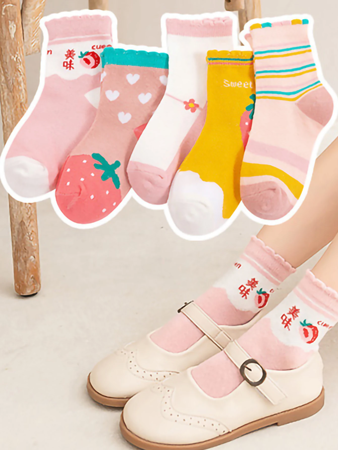 5 pairs of autumn and winter new children\'s cotton socks girls middle tube lace striped socks sports children\'s socks