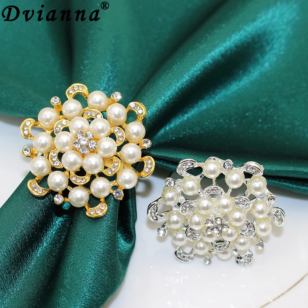 

4Pcs Elegant Pearls Napkin Rings Bling Rhinestones Flower Napkin Holder for Valentine's Day Thanksgiving Wedding Party Holiday