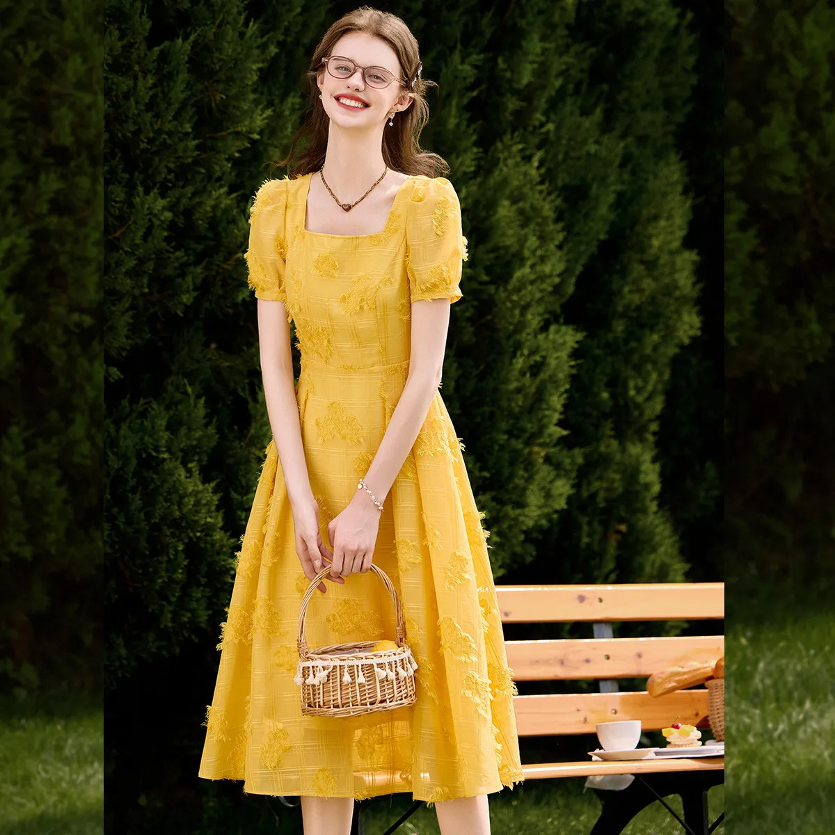 LOUIS YAO col carré épaule droite manches bouffantes robe 2025 été doux Style découpe broderie artisanat longue robe pour femmes