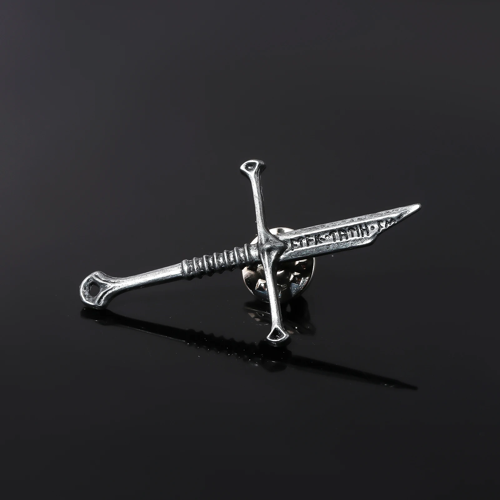 Movie Aragorn Broken Sword Metal Badge Lord of the Narsil Broken Sword Pins Brooch for Men Party Fashion Accessories Jewelry Gif image 5