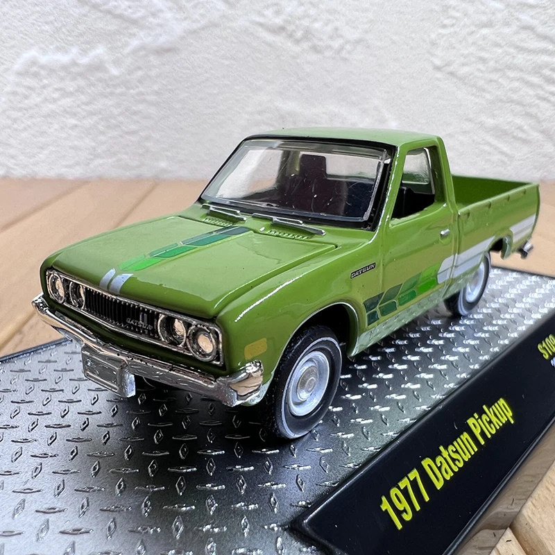 Diecast Alloy 1:64 Scale Datsun 1977 Pickup Truck Cars Model Green Adult Toys Classics Souvenir Collection Gifts Static Display