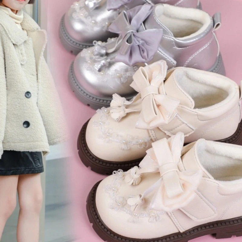 

Cute Girls Boots 2025Winter New Child Bow Flat Shoes Fashion Girls Performance Shoe Soft Soled Comfortable Versatile Shoe Girls