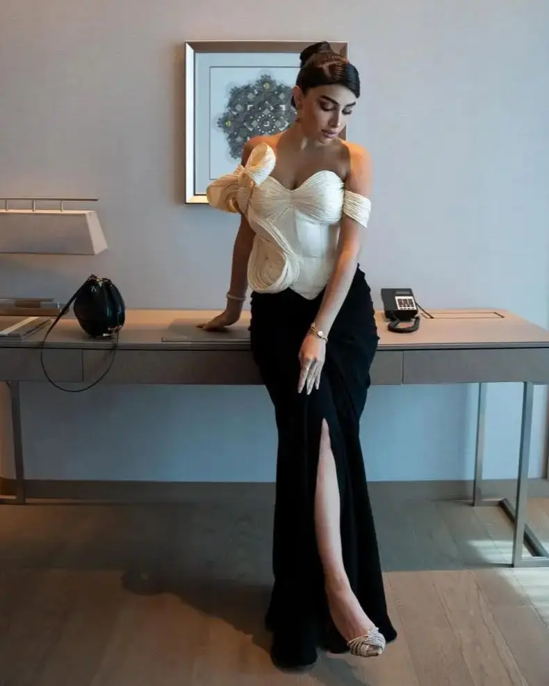 

Jirocum Formal Gala Prom Party Gowns Luxury Black White Off-Shoulder Two-Piece Bow High-Slit Evening Dresses