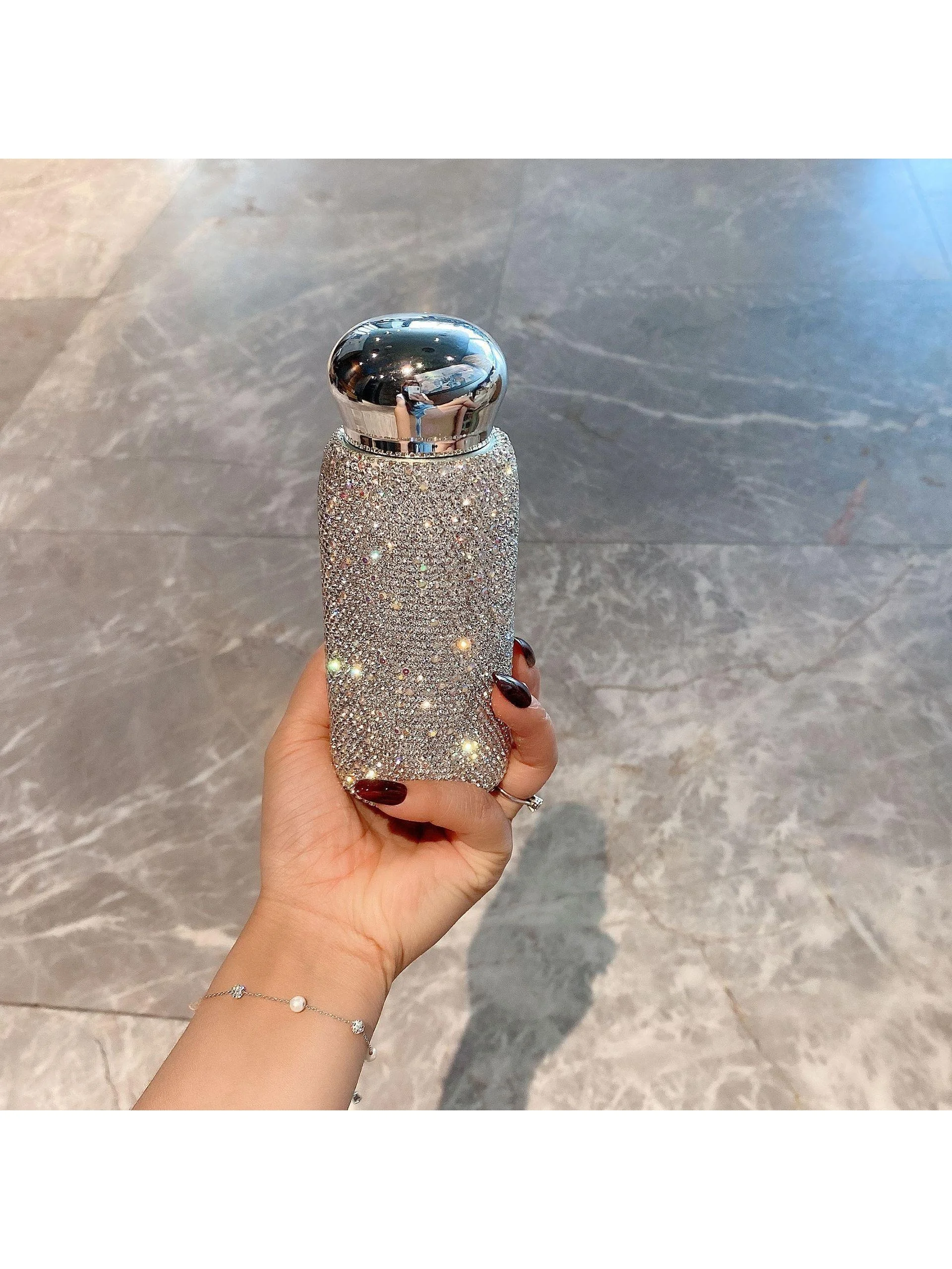 

Новая термокружка 2025 года с роскошными встроенными бриллиантами, маленькая, 220 мл, для женщин, высокая эстетическая ценность, премиум-класс