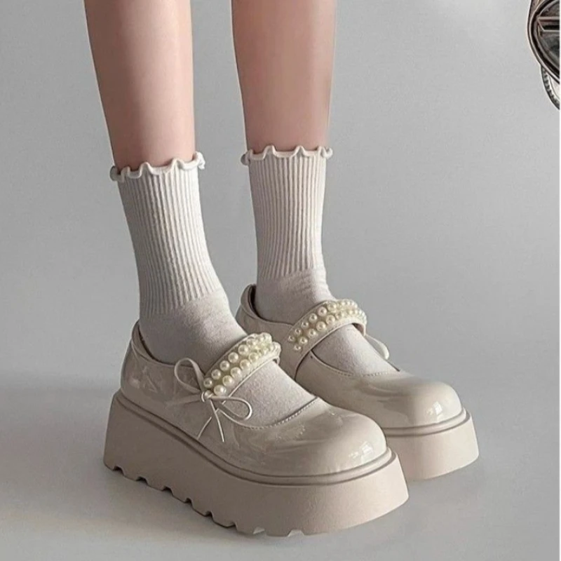 Verão novo estilo de sola grossa sapatos casuais e confortáveis versáteis sapatos únicos combinar com saias sapatos de couro pequenos para mulher