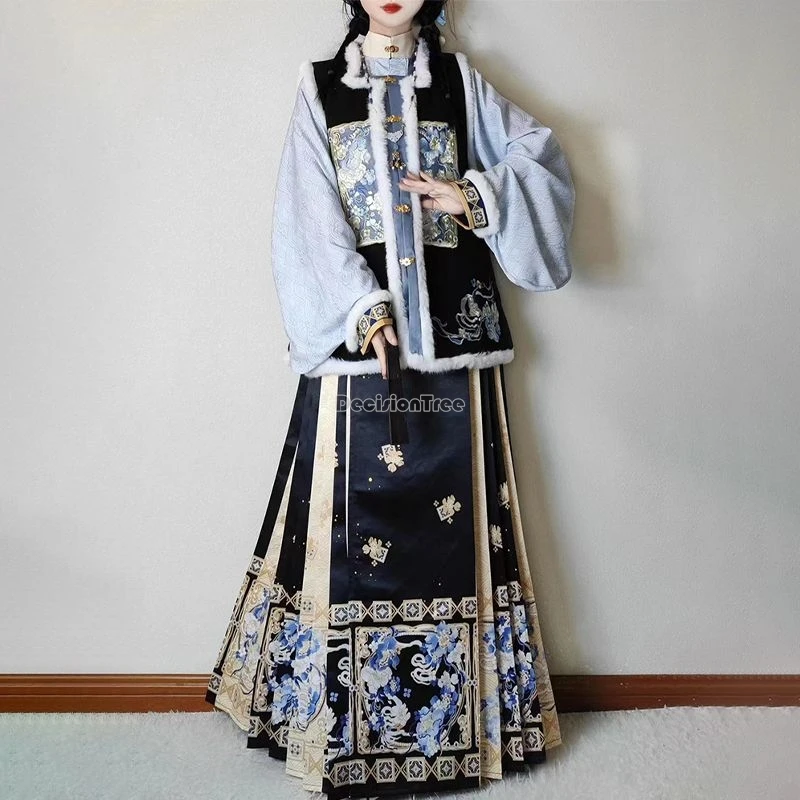 ชุดฮั่นฝูผู้หญิงสไตล์ราชวงศ์หมิง ฤดูหนาวปี 2025 คอเหลี่ยม ปักลายหน้าม้า ผ้ากำมะหยี่หนา ดีไซน์หรูหรา