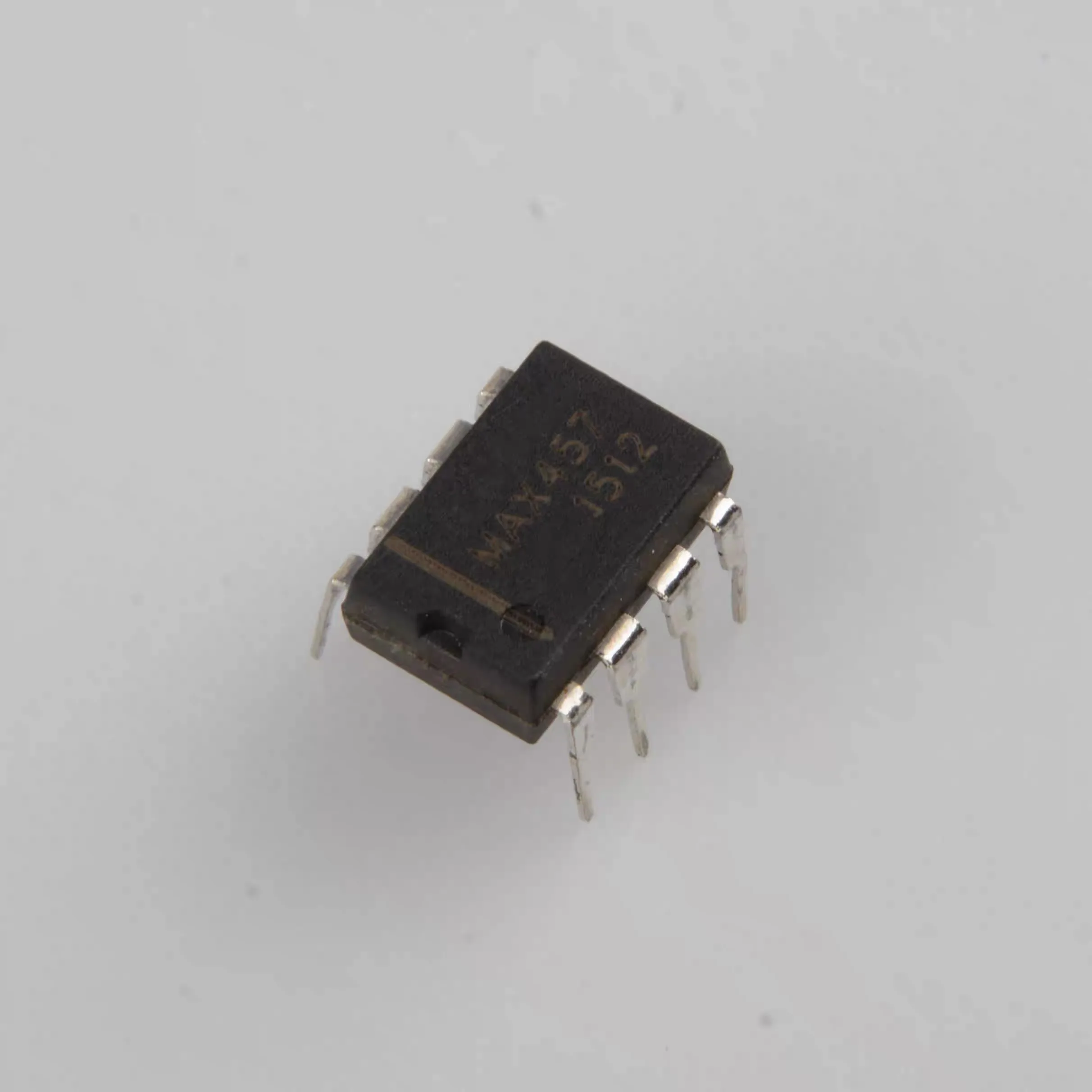 MAX457CPA Dual-channel, 70MHz Video Amplifier in DIP8 Package (Through-hole DIP8 MAX457)