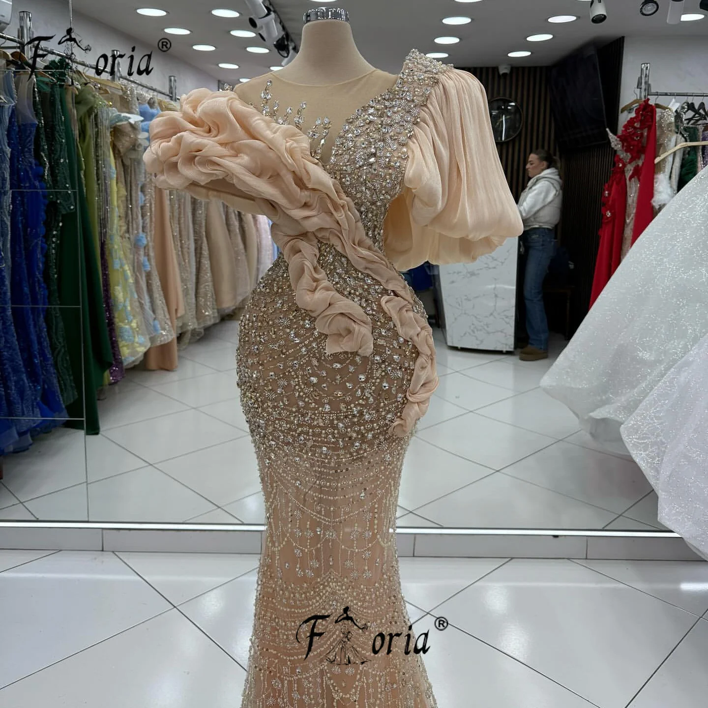 Wunderschönes Champagner-Abendkleid mit Perlen, atemberaubende Kristalle, Promi-Partykleid, maßgeschneidertes, elegantes Hochzeits-Verlobungskleid 2026