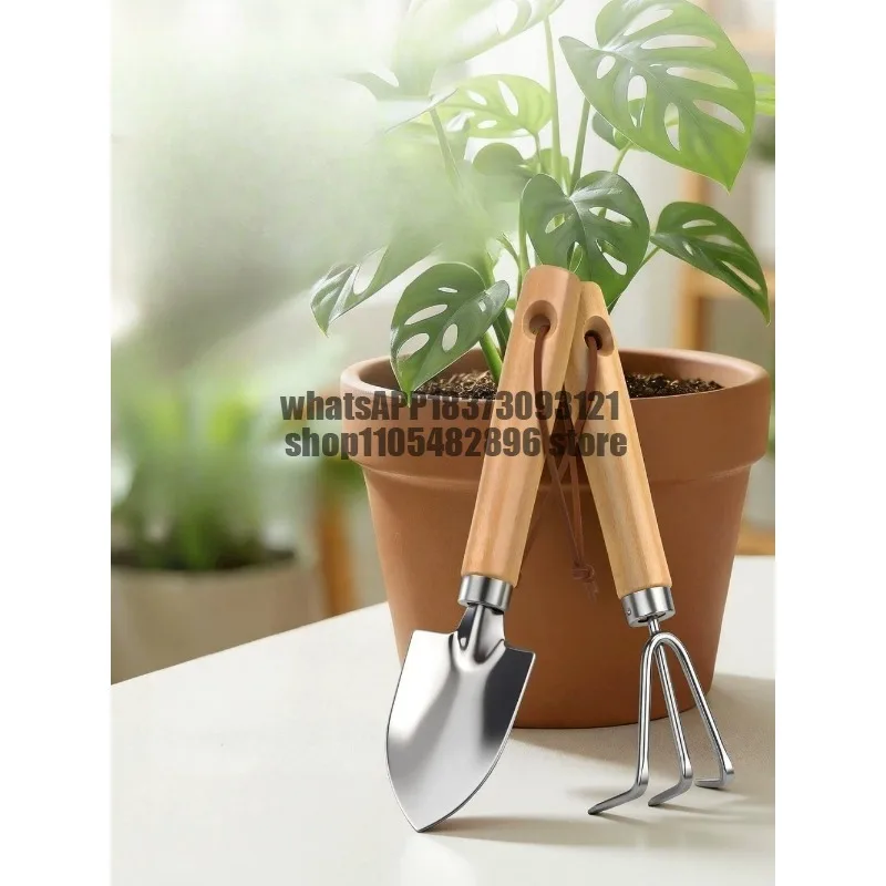 Small shovel, gardening tool, planting rake, planting flowers, growing flowers, digging soil artifact, vegetable loosening soil