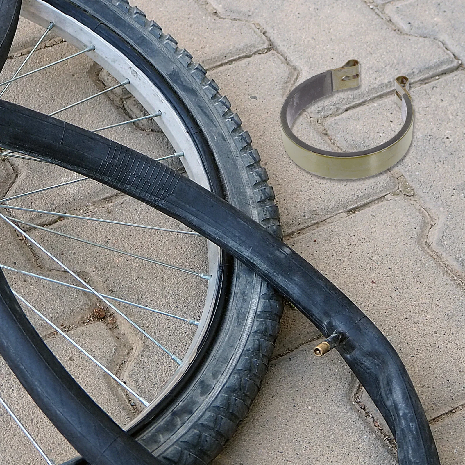 

Rear Brake Pad Shoes Durable Precise Performance Quick Response Stable Effect Easy Replacement Widely Applicable Rigorous