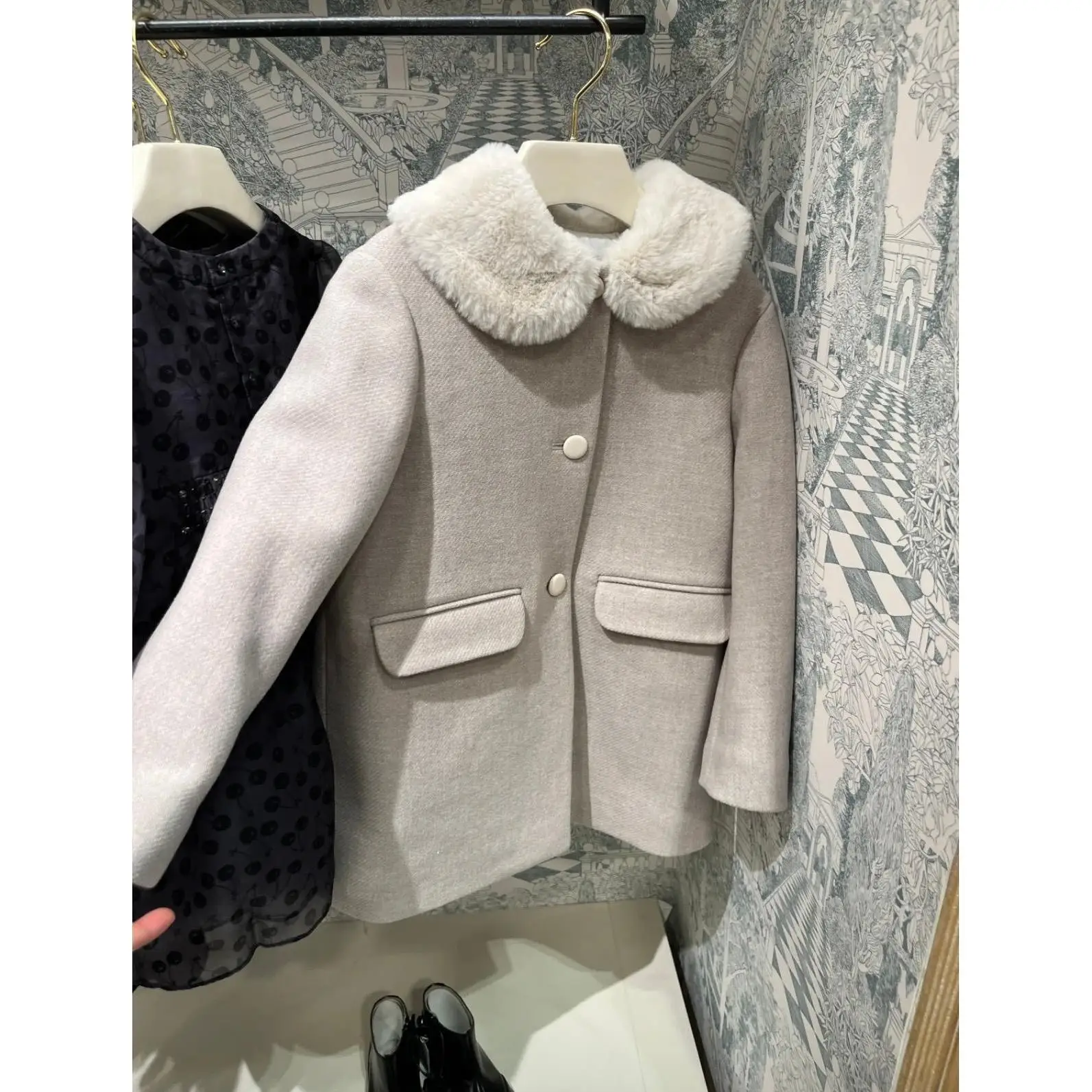 Girls' Wool Coat 2026 Winter New Arrival: Fashionable Korean-Style Long Children's Coat, Thickened and Warm Girls' Cotton Coat