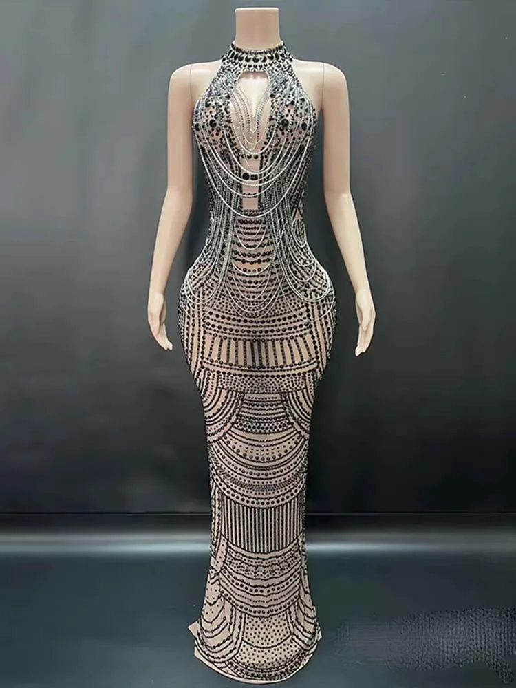 ชุดเดรสยางยืดแบบโปร่งลายลูกปัดคุณภาพสูง ดีไซน์เซ็กซี่แบบคล้องคอ ประดับพู่ห้อย แฟชั่นใหม่ปี 2025 เสื้อผ้าผู้หญิงสั่งตัดได้